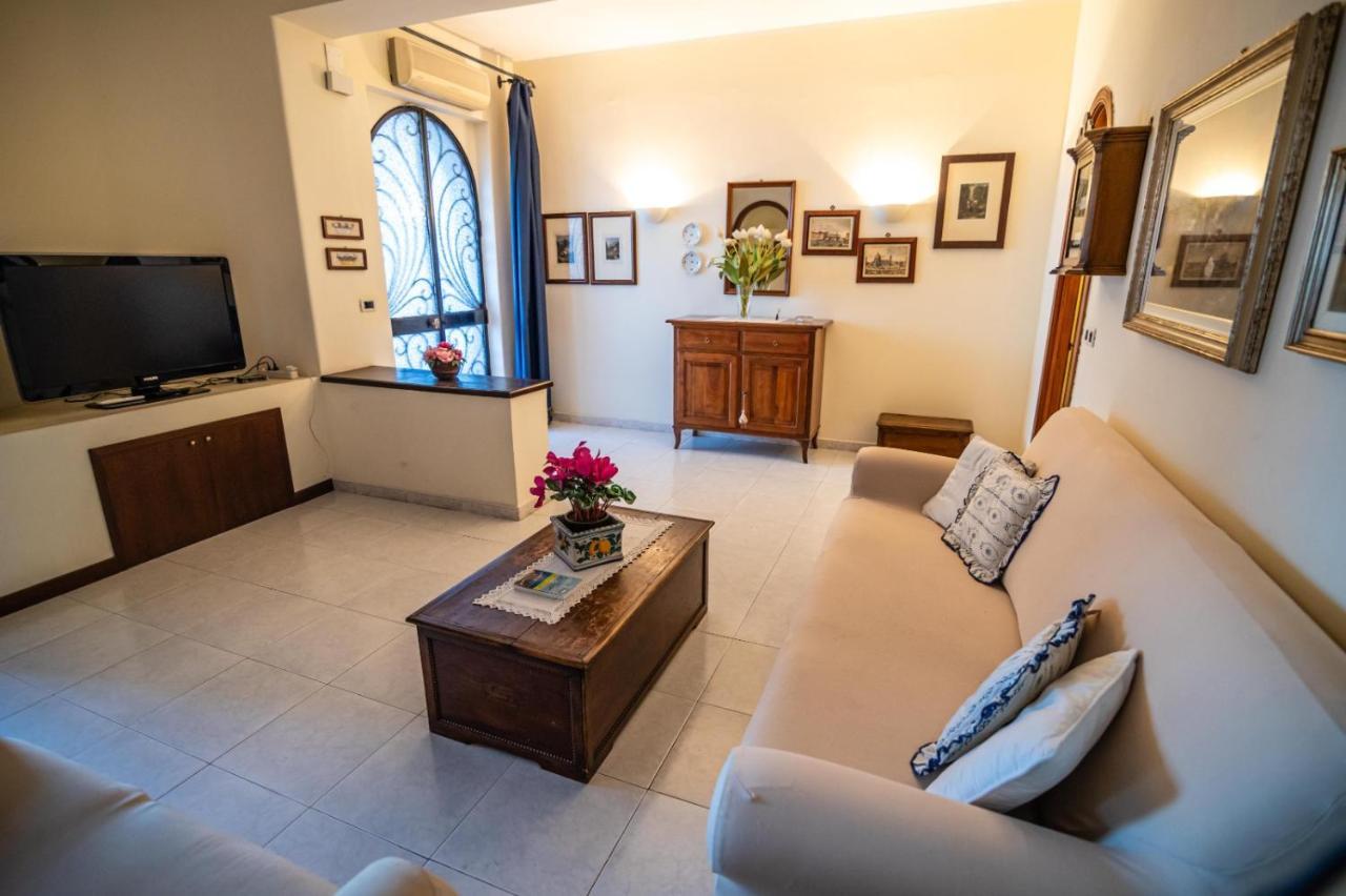 Courrier-House Apartment Ачи Кастело Екстериор снимка