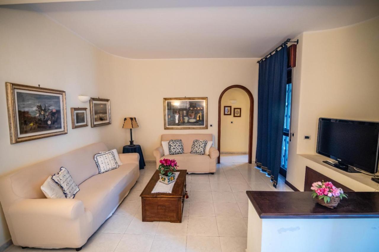Courrier-House Apartment Ачи Кастело Екстериор снимка